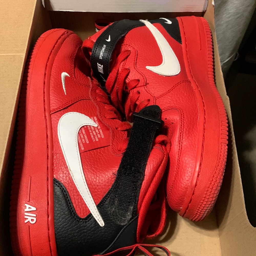Air Force 1 mid Lv8